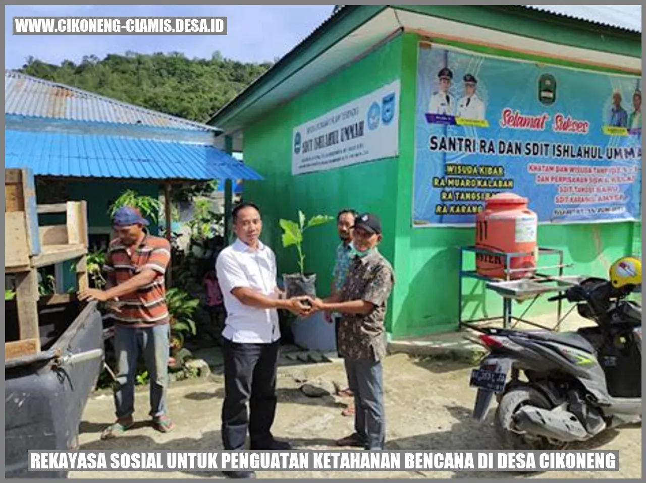 Rekayasa Sosial untuk Penguatan Ketahanan Bencana di Desa Cikoneng
